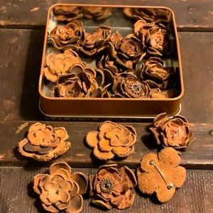 Boutonniere’s leather flowers